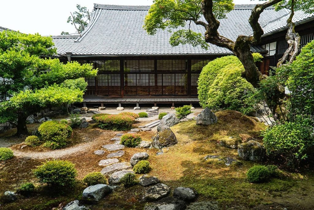Creating a zen garden: harmony outside and inside the house - Ambientha